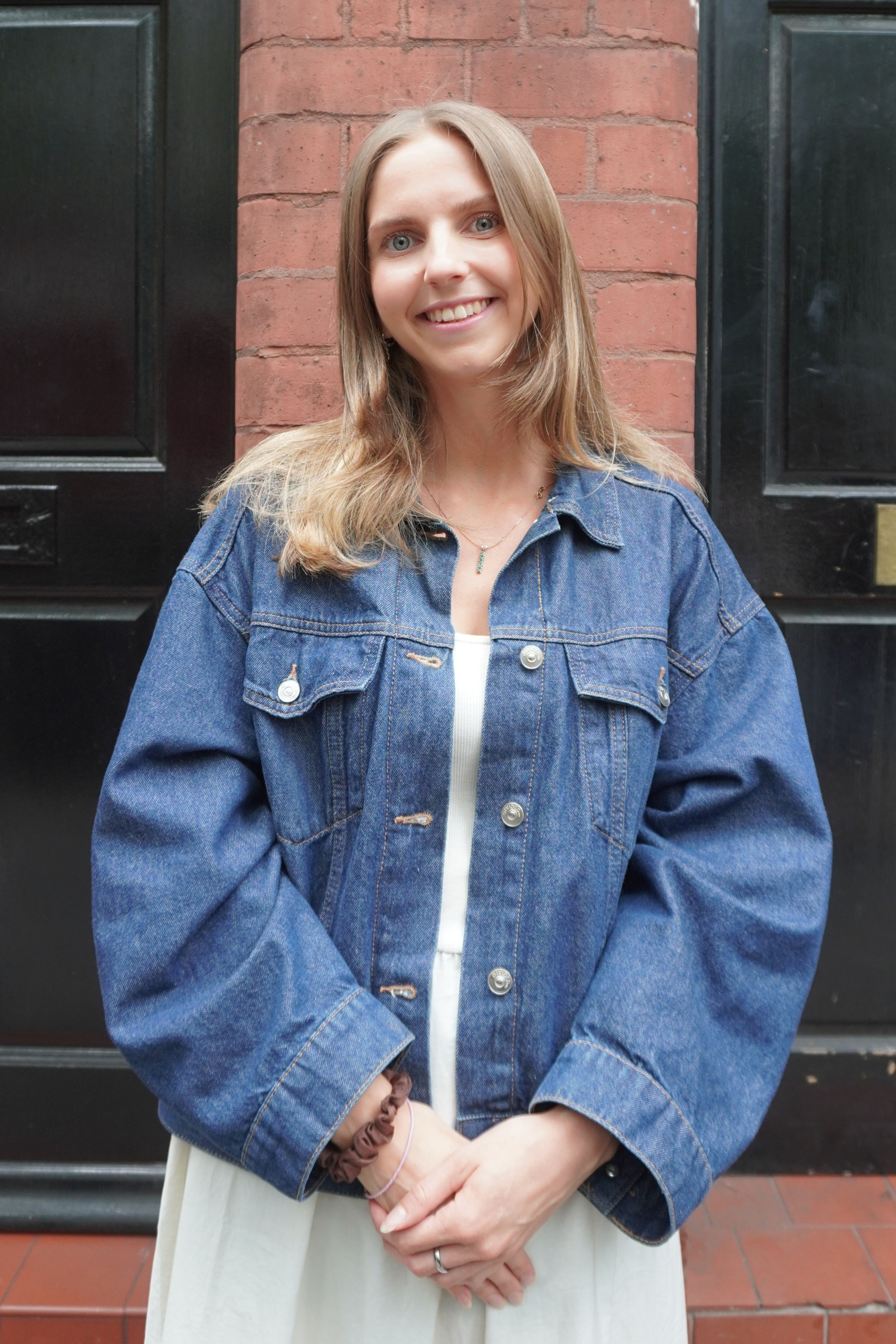 A waist up image of Phoebe.