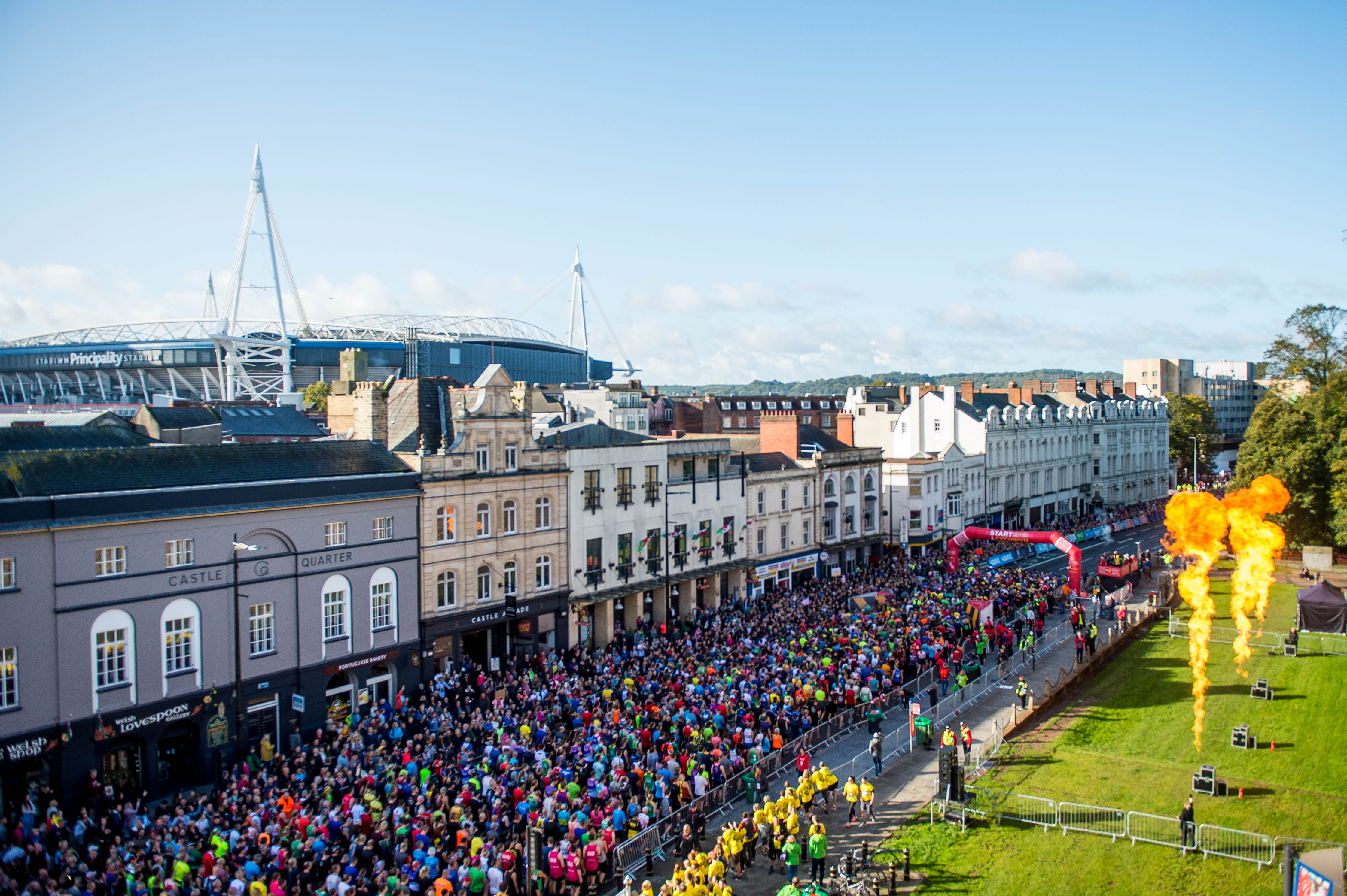 Mass of runners on a sunny day